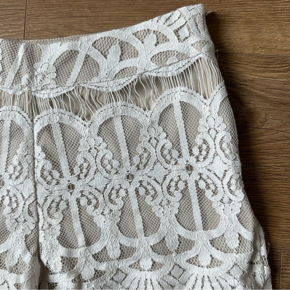 White/Tan Lace Shorts - Picture 3 of 8